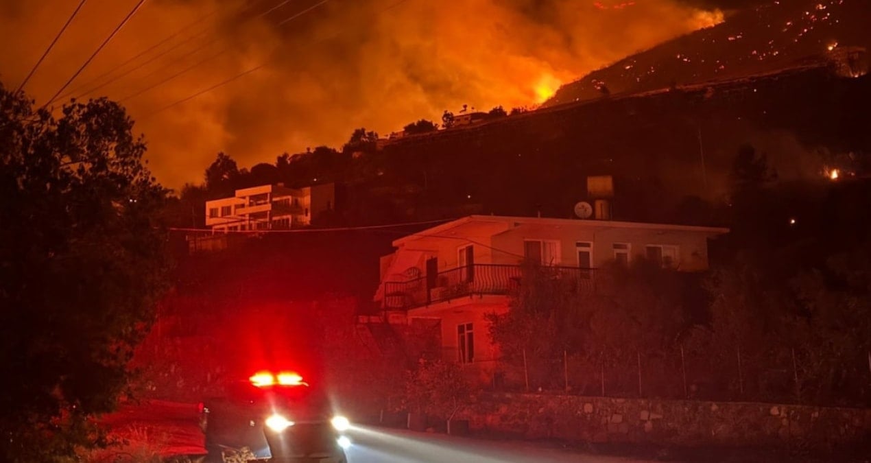 Alanya’da orman yangını: Bazı evler boşaltıldı