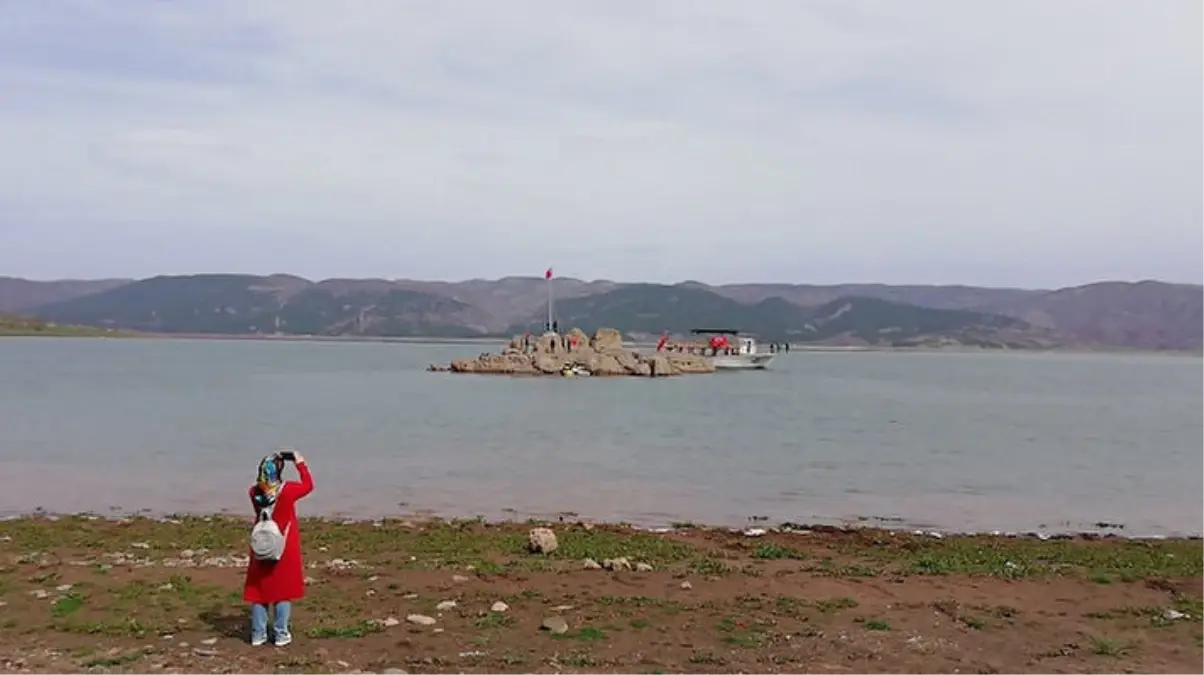 Almus Barajı’nda Su Seviyesi Düşüyor