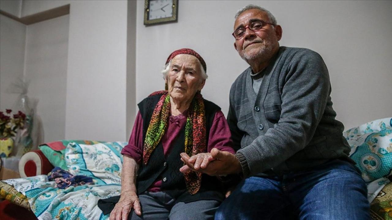 114 yaşındaki Fatime nine oğluyla hayata tutunuyor