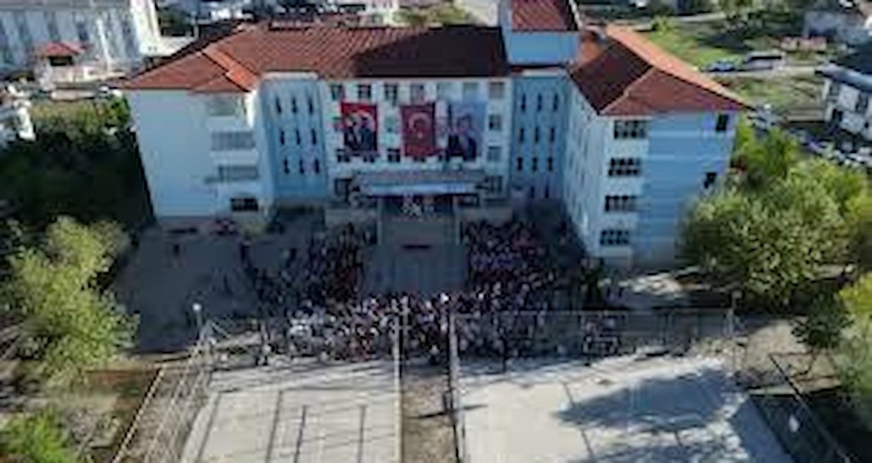 İlkokul öğrencilerinde zehirlenme şüphesi! Hastaneye kaldırıldılar