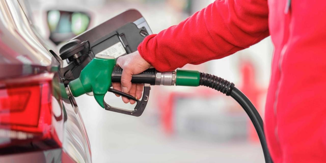 Petrol fiyatları düştü: Gözler akaryakıtta