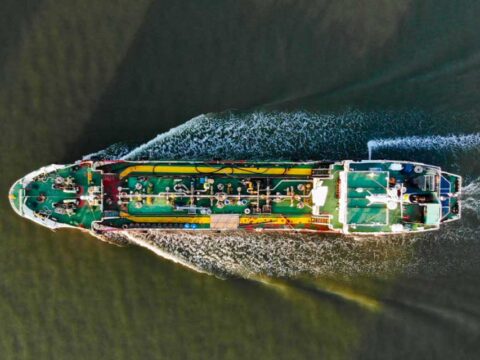 Tayland’ın İlk Petrol Tankeri Hürmüz Boğazı’ndan Güvenle Geçti