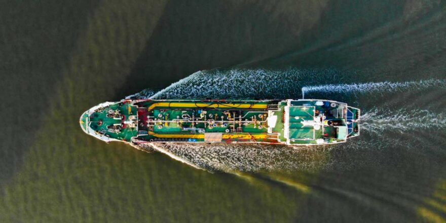 Tayland’ın İlk Petrol Tankeri Hürmüz Boğazı’ndan Güvenle Geçti