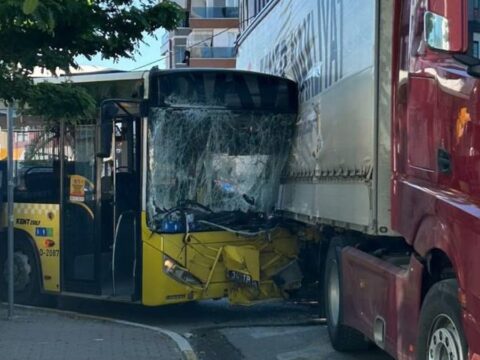 İETT otobüsü ile TIR çarpıştı: Yaralılar var