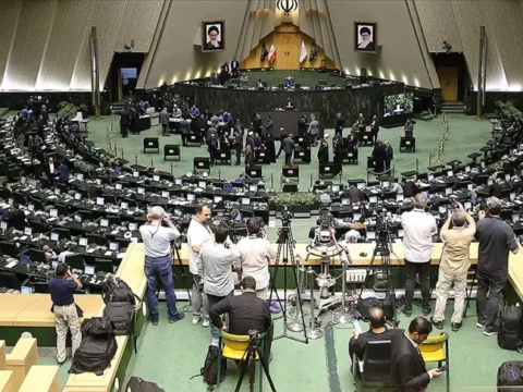 Iran meclisinde abdye karsi fesih cagrisi O9kV5cd4
